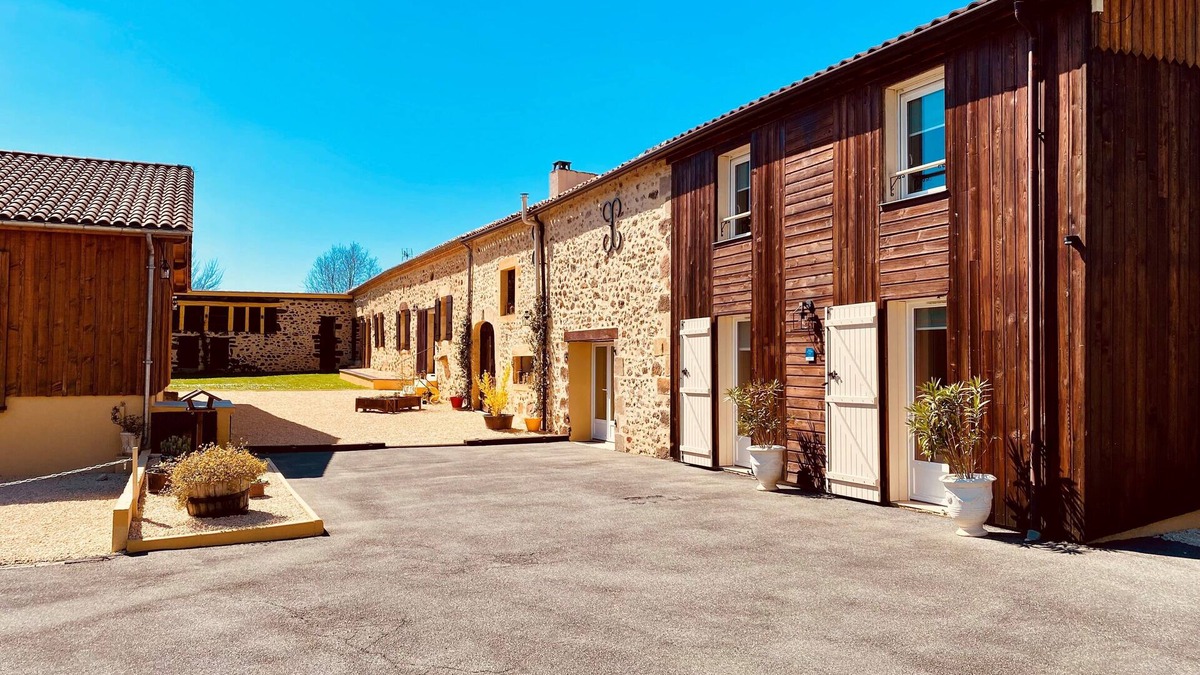 Capdrot House | Holiday Home with Aircon and Private Heated Pool - 40 Minutes from Bergerac