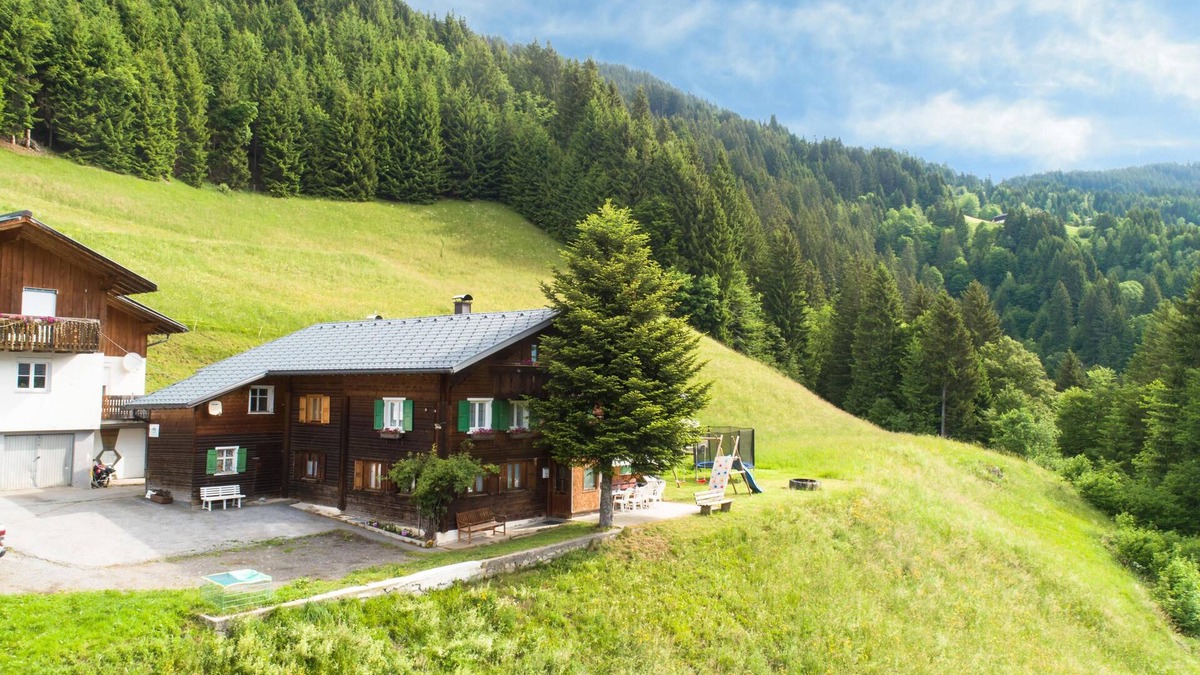 Silbertal Apartment | Holiday home with alpine flair and garden