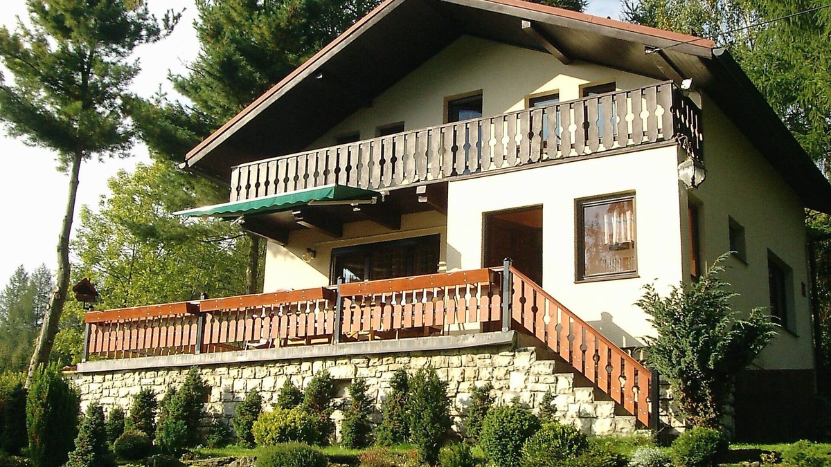Ostrov u Tise House | Holiday home with fireplace and outdoor swimming pool