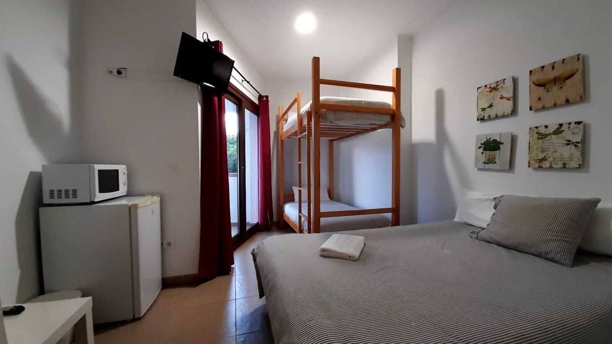 Hornachuelos Apartment | Holiday home with garden and gazebo