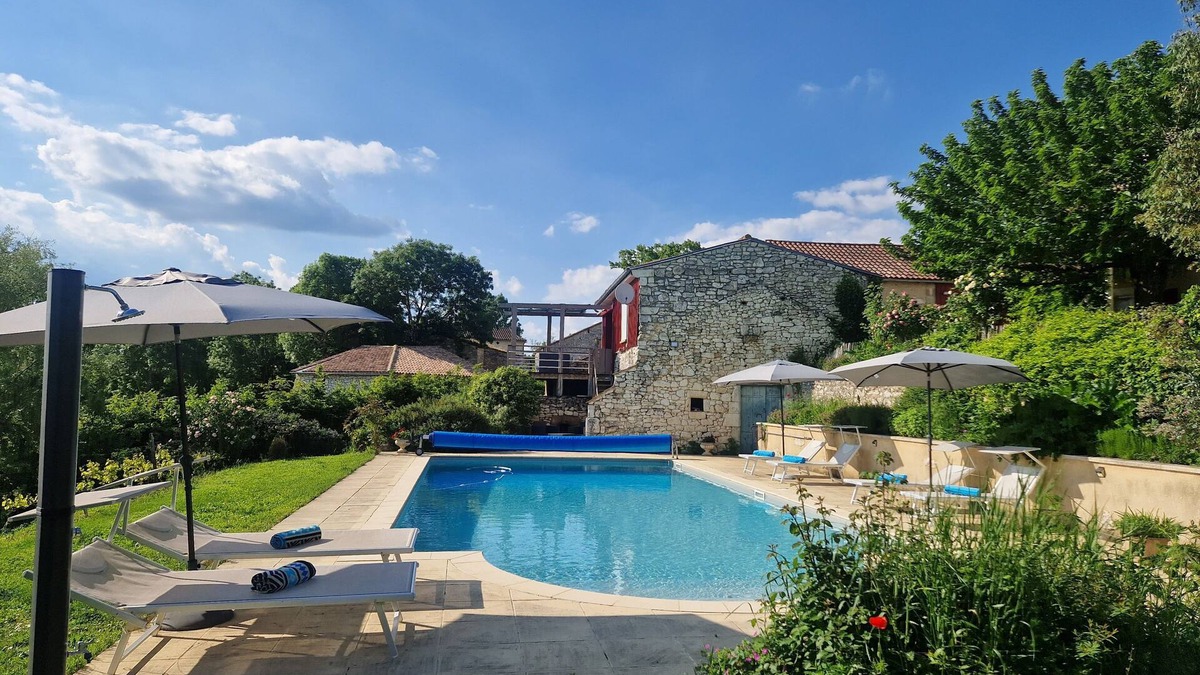 Ribagnac House | Holiday home with garden and swimming pool