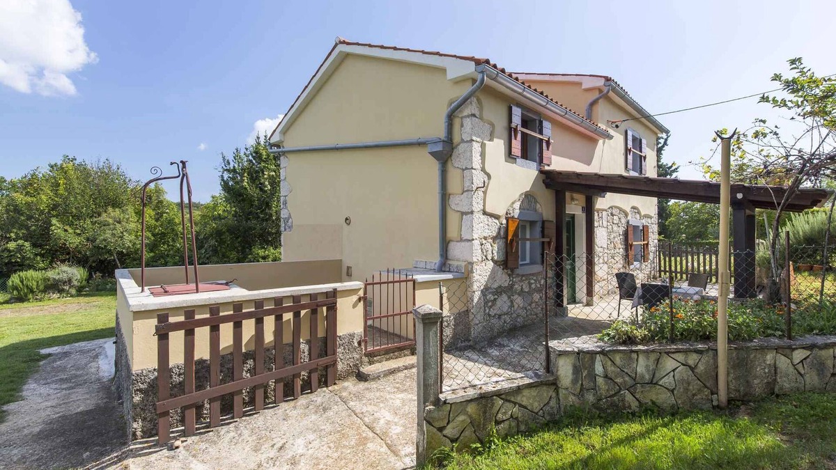 Mali Turini House | Holiday home with garden and 2 bedrooms