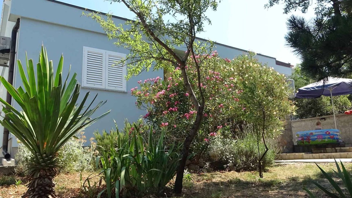 Ribarica House | Holiday home with garden