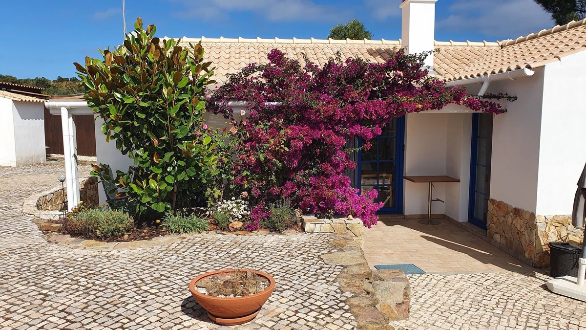 Monte dos Cairos House | Holiday home with garden and pool, quietly located in a nature reserve