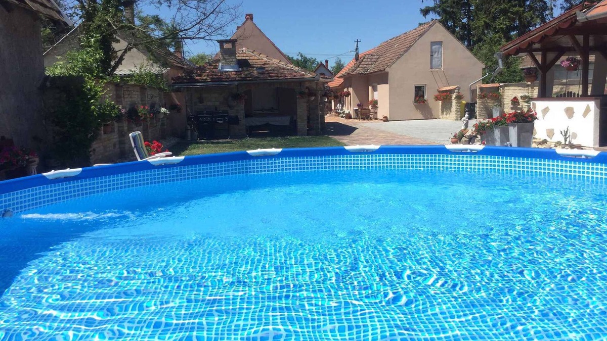 Balatonbereny House | Holiday home with washing machine, dishwasher and oven