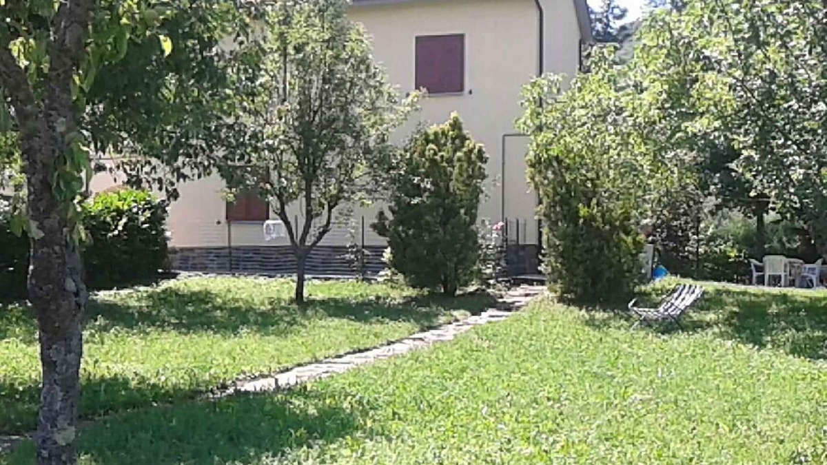 Ponte della Venturina House | Holiday home with panoramic garden near the lake Suviana