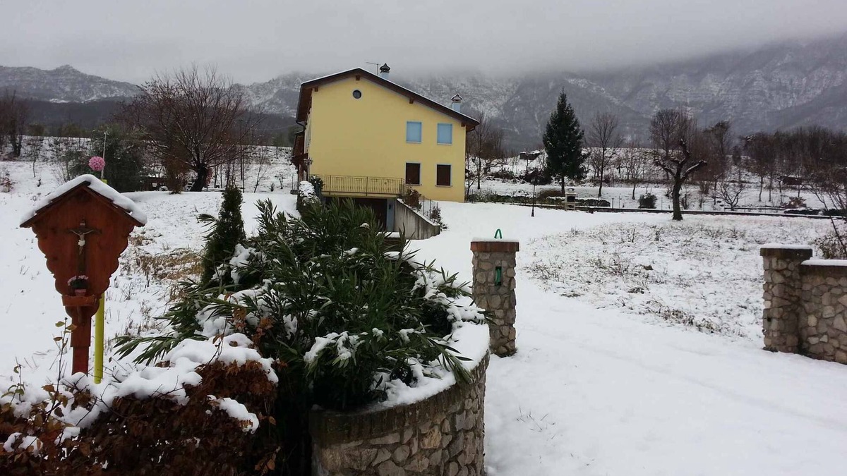 Velo d'Astico House | Holiday home with garden and mountain view