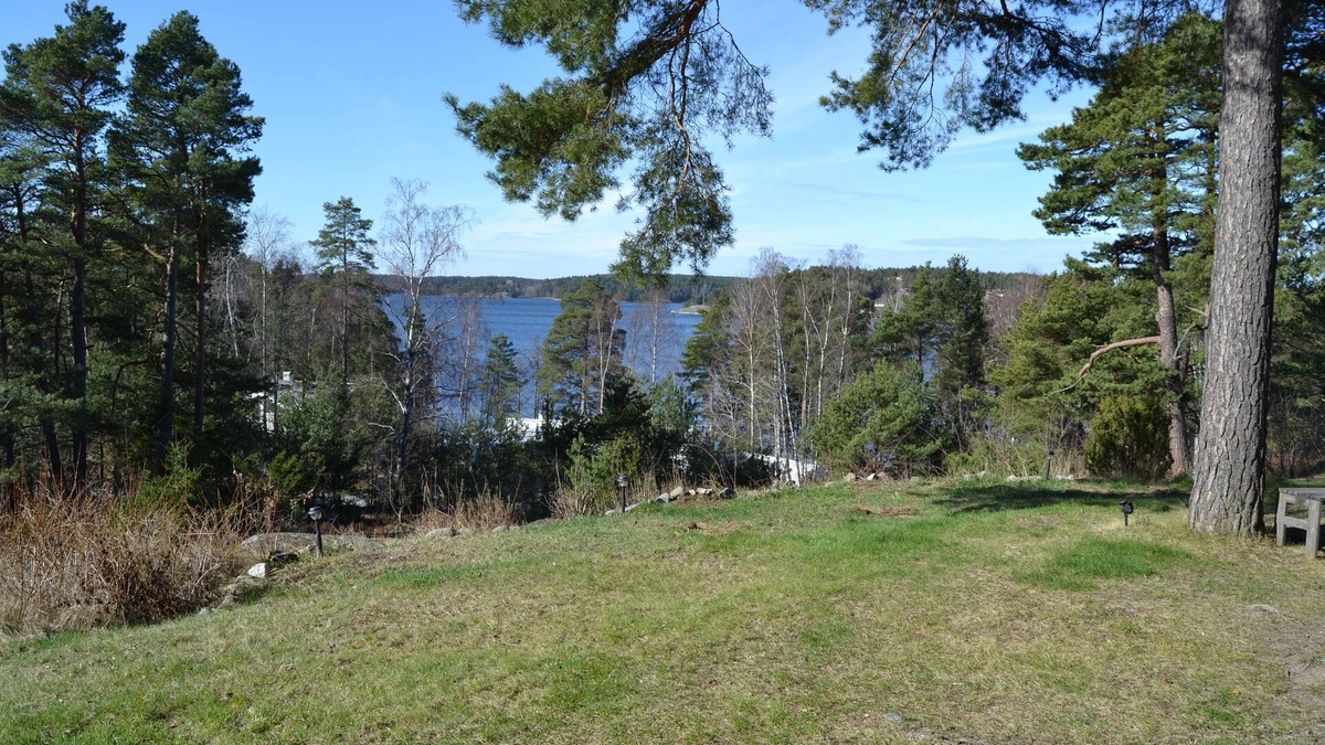 Varmdo Cottage | Holiday home with lake view, central location Värmdö. Rowing boat