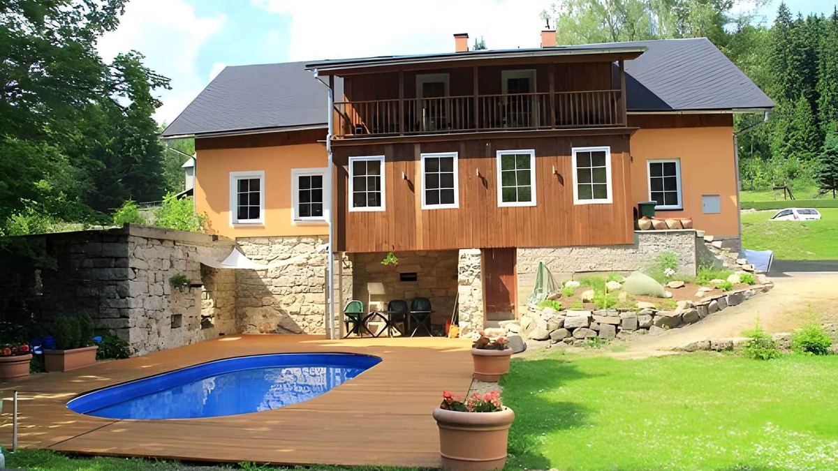 Korenov House | Holiday home with outdoor pool at Forest