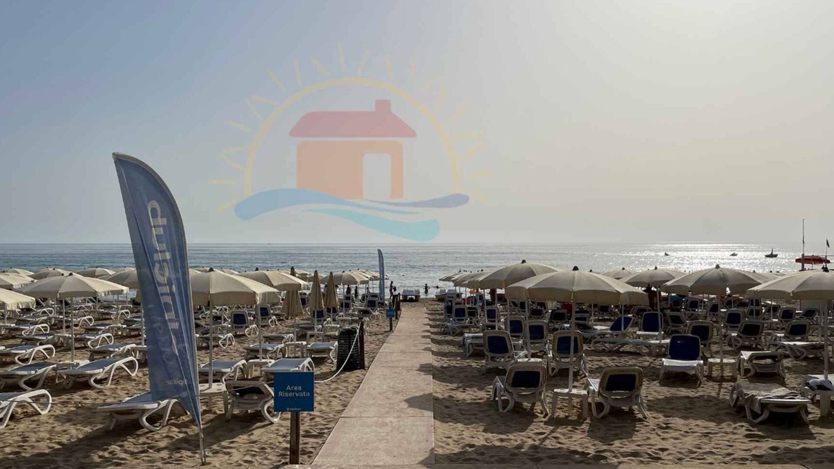 Ragusa House | Holiday home with outdoor pool and air conditioning
