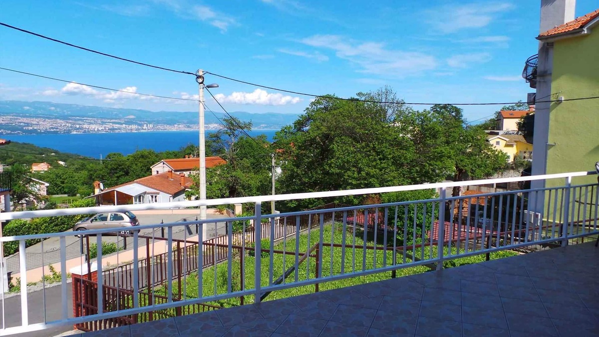Opric House | Holiday home with panoramic views and large terrace