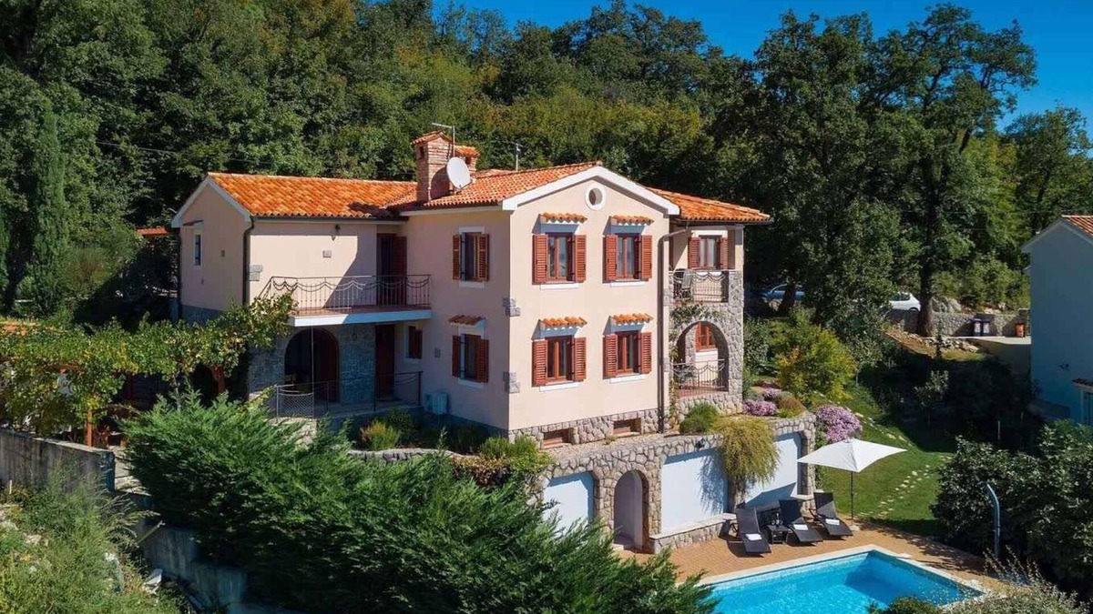 Opatija House | Holiday home with pool, sauna and gym