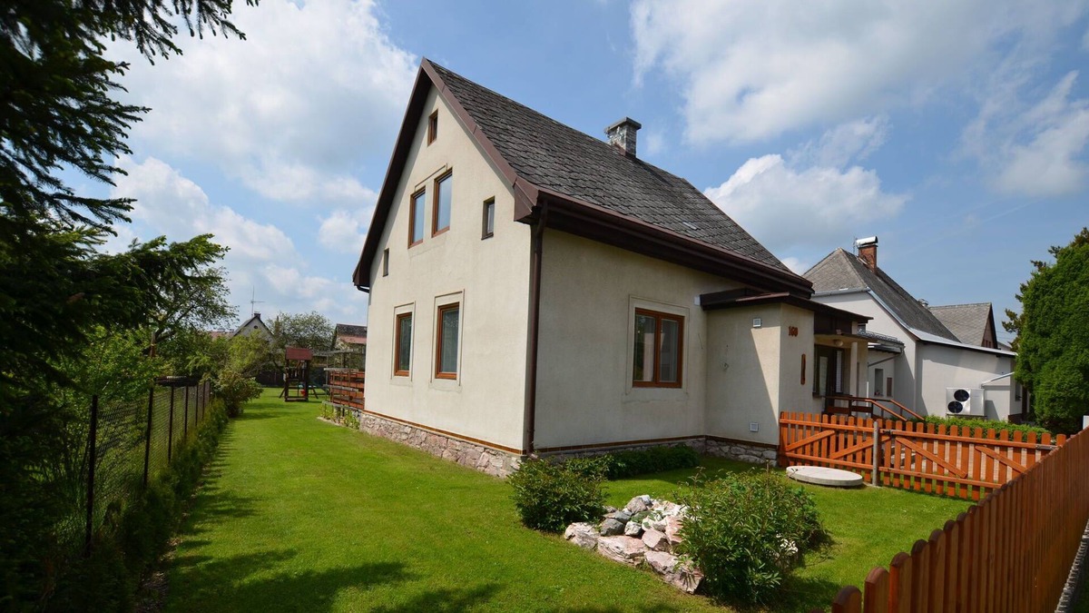 Vrchlabi House | Holiday Home with Private Pool in Bohemian