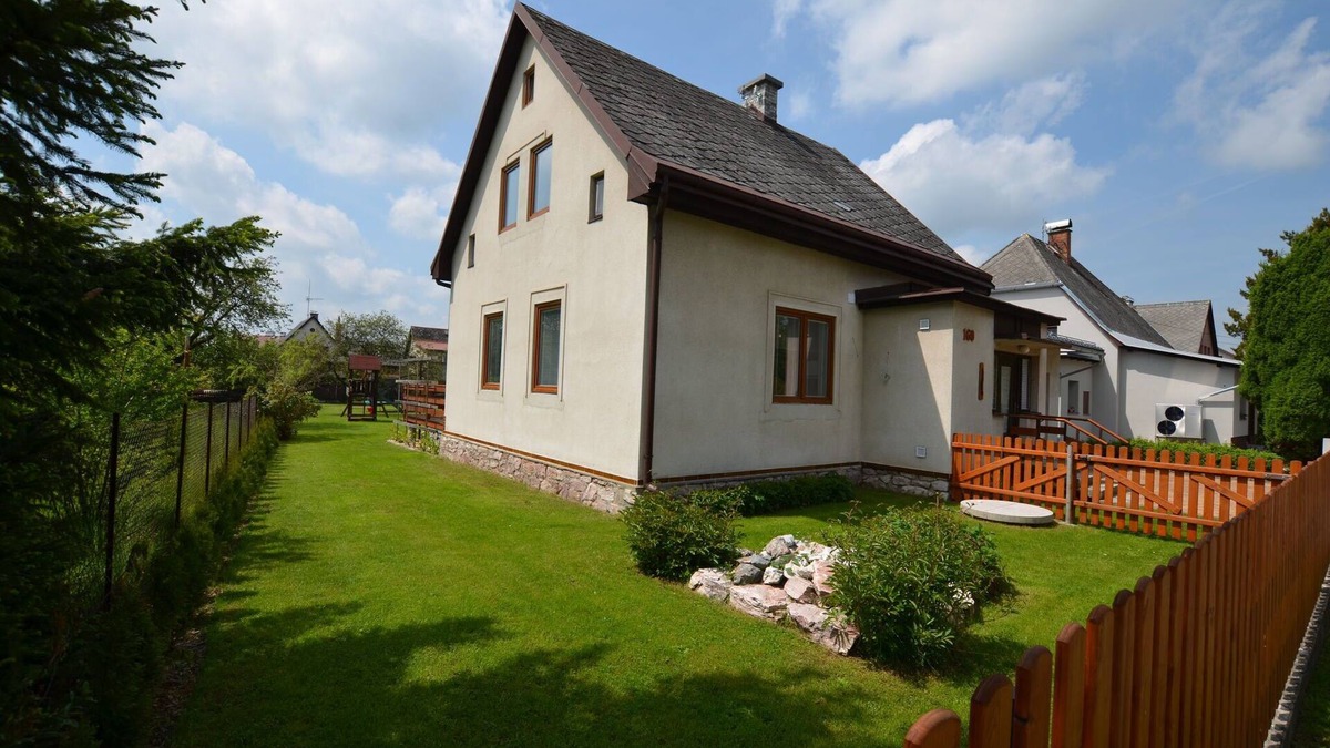 Vrchlabi House | Holiday Home with Private Pool in Bohemian