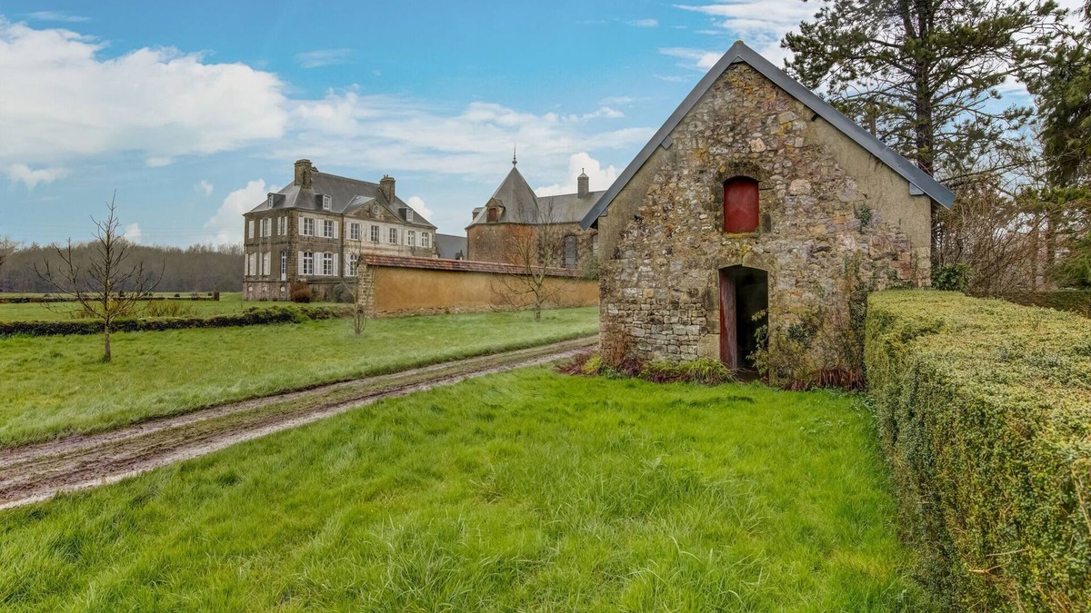 Golleville House | Holiday home with shared pool