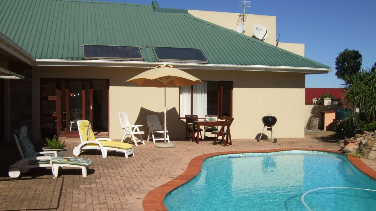 Port Alfred Apartment | holiday home with swimming pool in Port Alfred at the sunshine coast