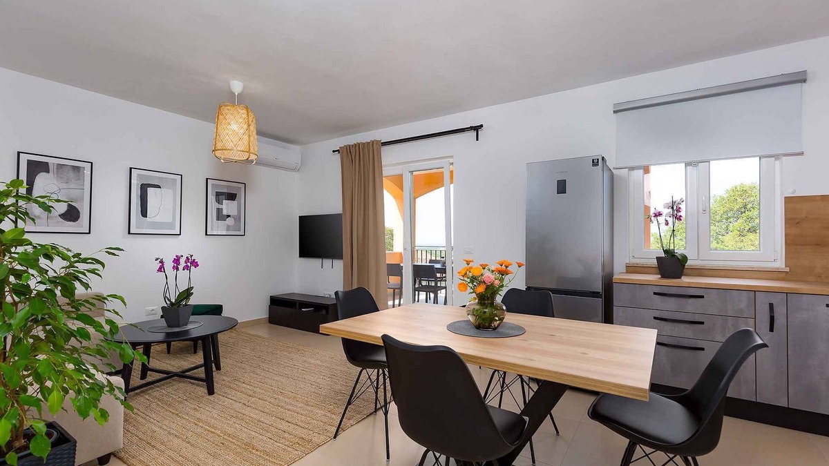 Fuskulin House | Holiday home with terrace and barbecue