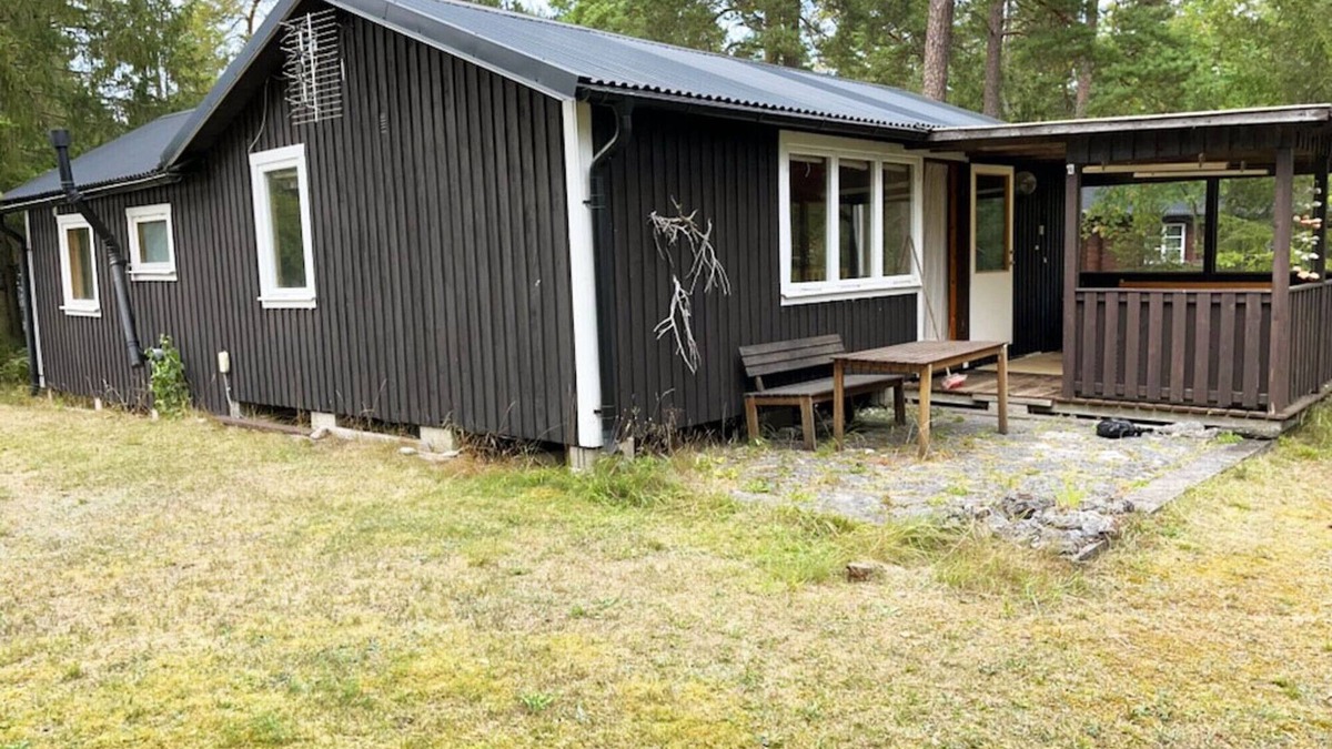 Larbro House | Holiday home within walking distance of one of Gotland's quietest beaches|SE12056