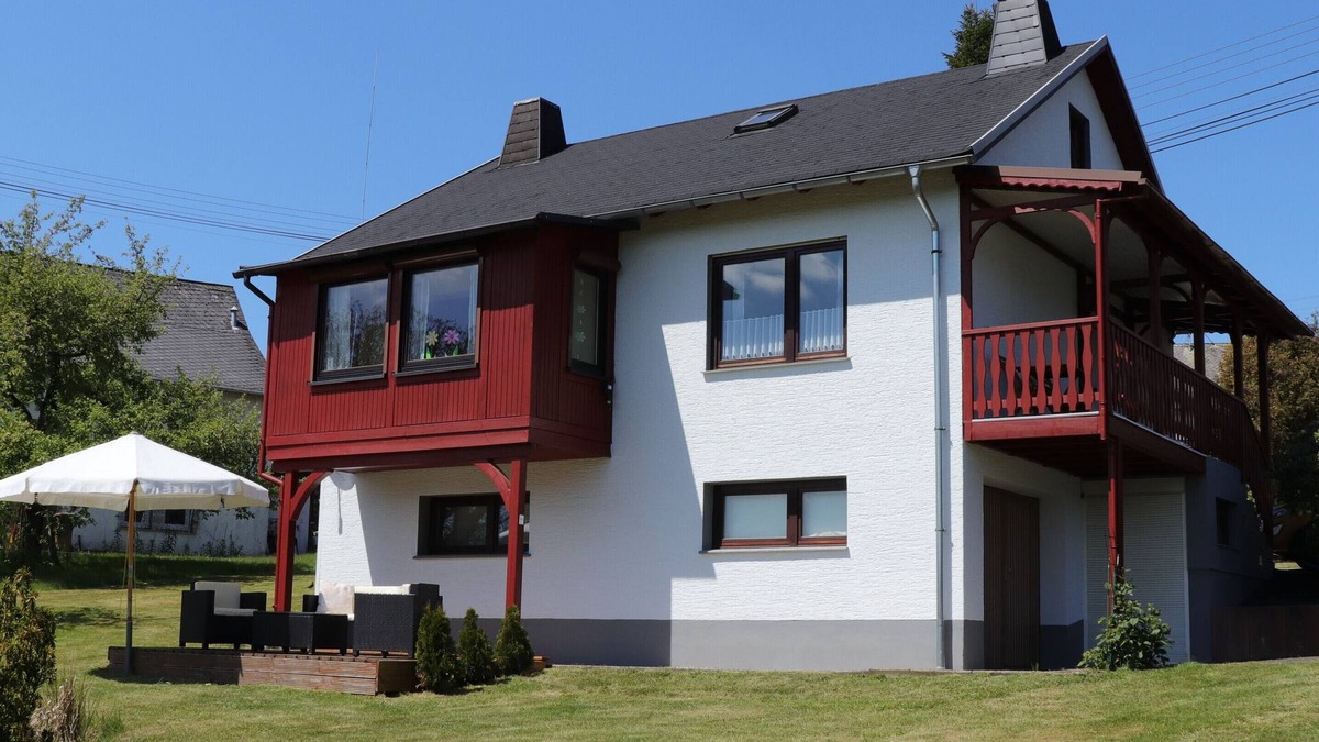 Hardt House | Holiday Home 'Zur Schönen Aussicht' with Private Terrace, Private Garden and Wi-Fi