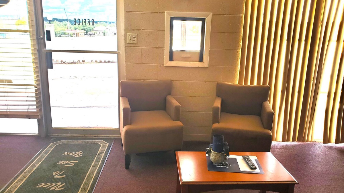 Sonora Hotel | Holiday Host Motel & RV Park