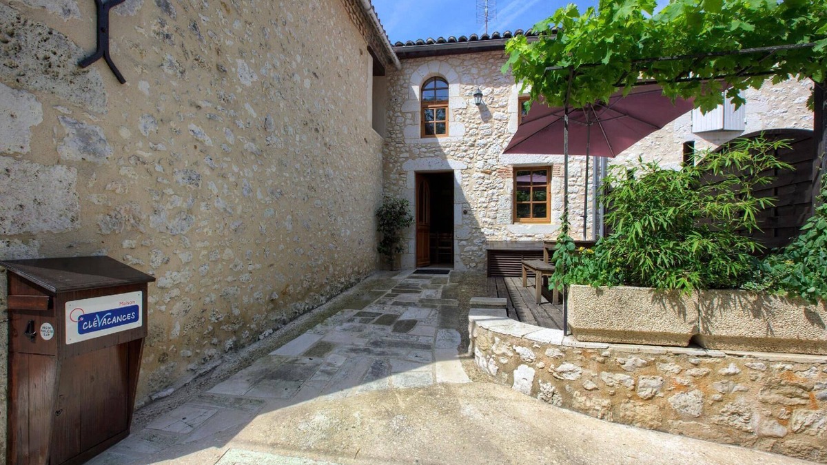 Pessac-sur-Dordogne House | Holiday house Pessac sur Dordogne for 1 - 5 persons with 3 bedrooms - Row house
