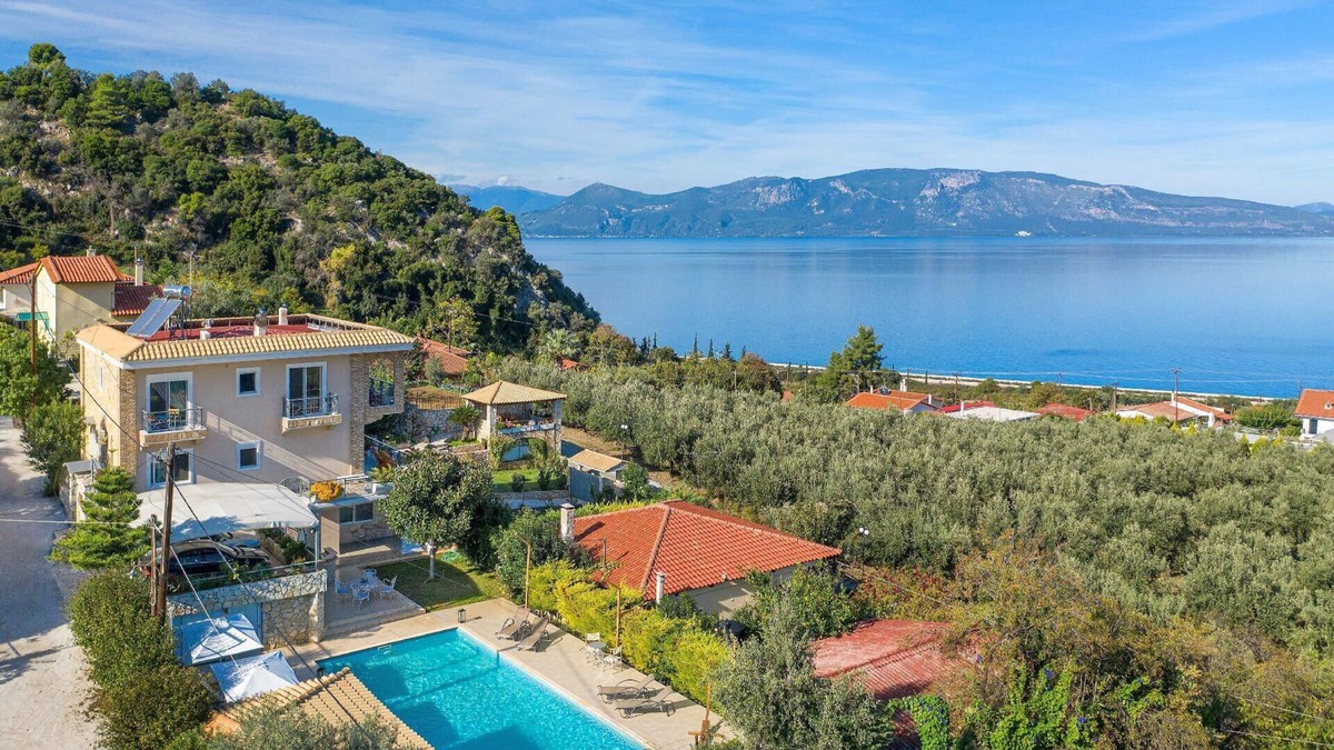 Molos-Agios Konstantinos House | Holiday house Arkitsa for 1 - 14 persons with 7 bedrooms - Holiday house