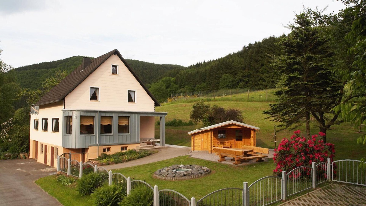 Birresborn House | Holiday house Birresborn for 6 - 12 persons with 6 bedrooms - Holiday home