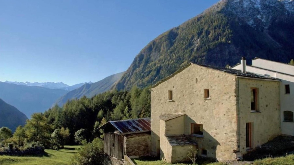 Brusio House | Holiday house Brusio for 1 - 6 persons with 3 bedrooms - Historical building