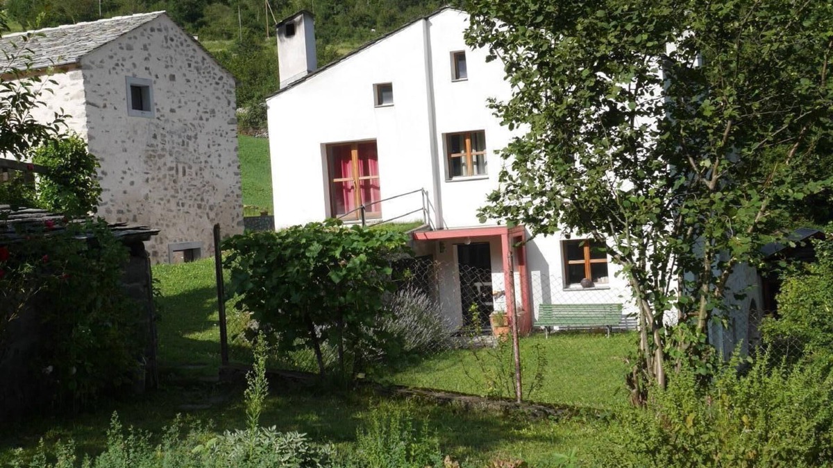 Brusio House | Holiday house Brusio for 1 - 6 persons with 3 bedrooms - Detached holiday house