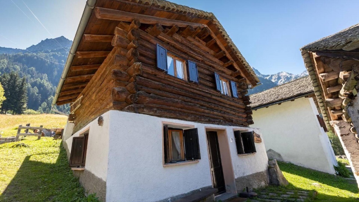 Bregaglia Ski Chalet | Holiday house Casaccia for 1 - 4 persons with 2 bedrooms - Holiday house