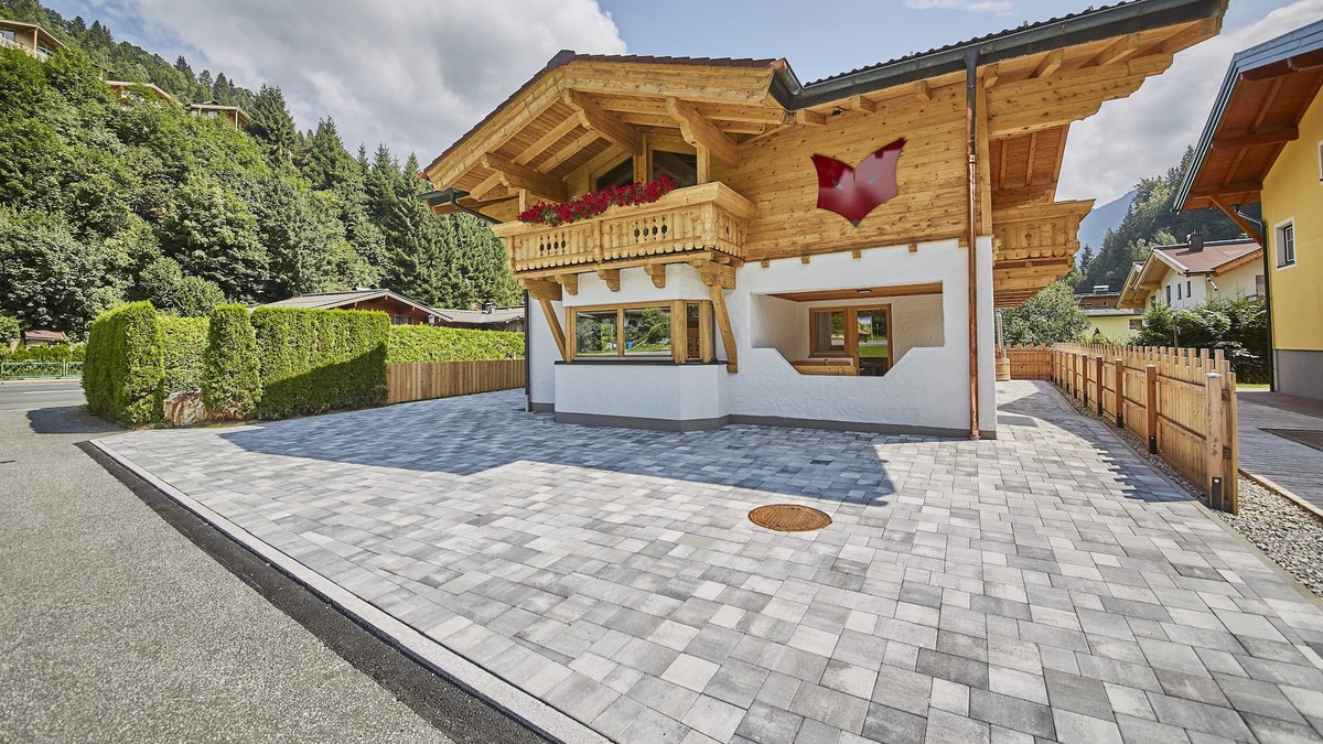 Viehhofen Ski Chalet | Holiday house/chalet with sauna, hot pot and home cinema - whole house