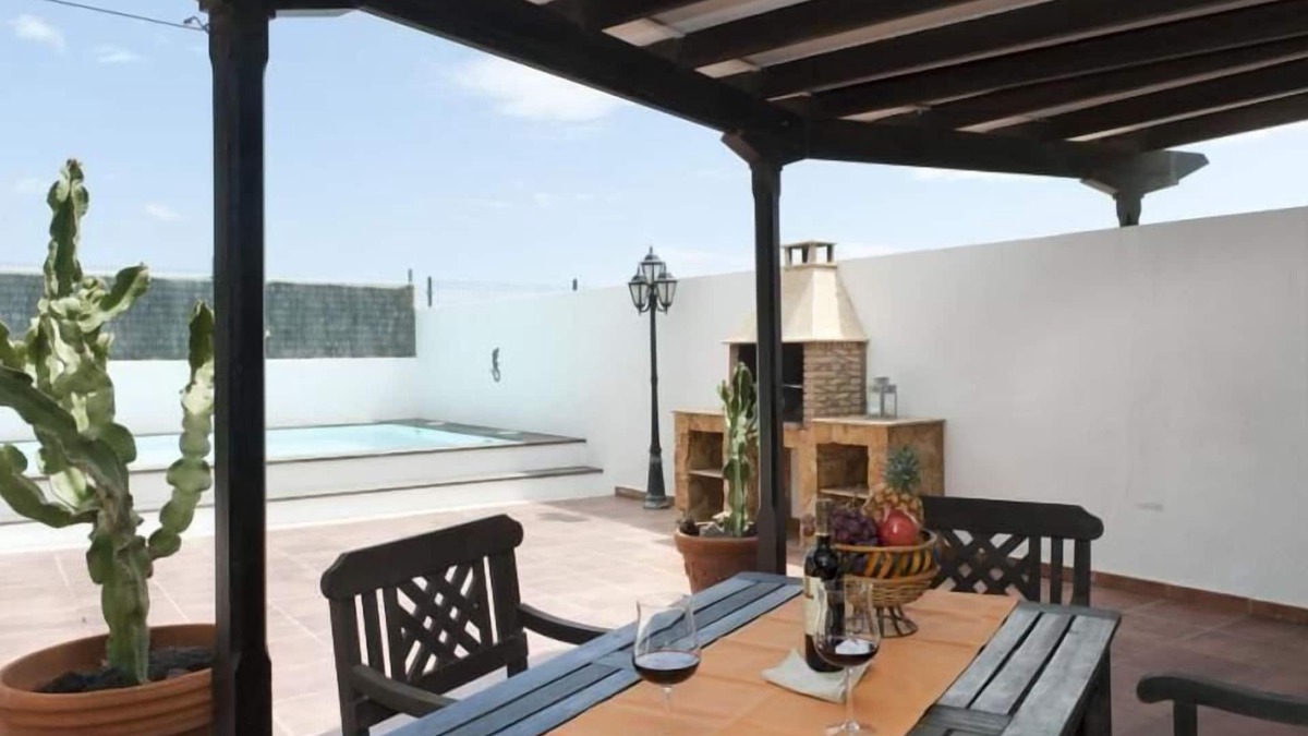 Costa Teguise House | Holiday house Costa Teguise for 1 - 5 persons with 3 bedrooms - Row house