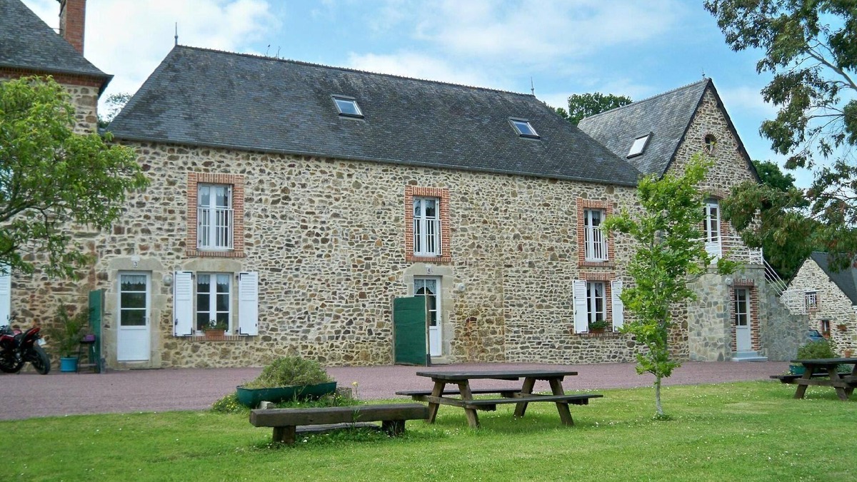 Crasville House | Holiday house Crasville for 2 - 7 persons with 4 bedrooms - Row house