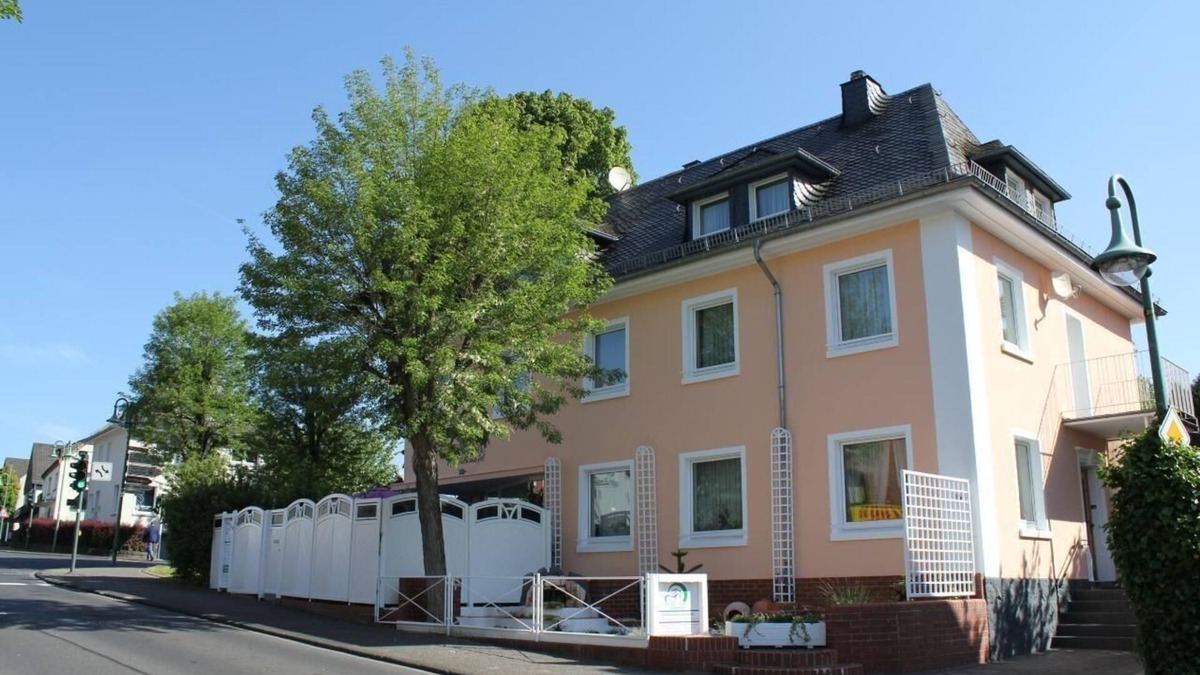 Daun House | Holiday house Daun (Stadt) for 1 - 14 persons with 6 bedrooms - Holiday home