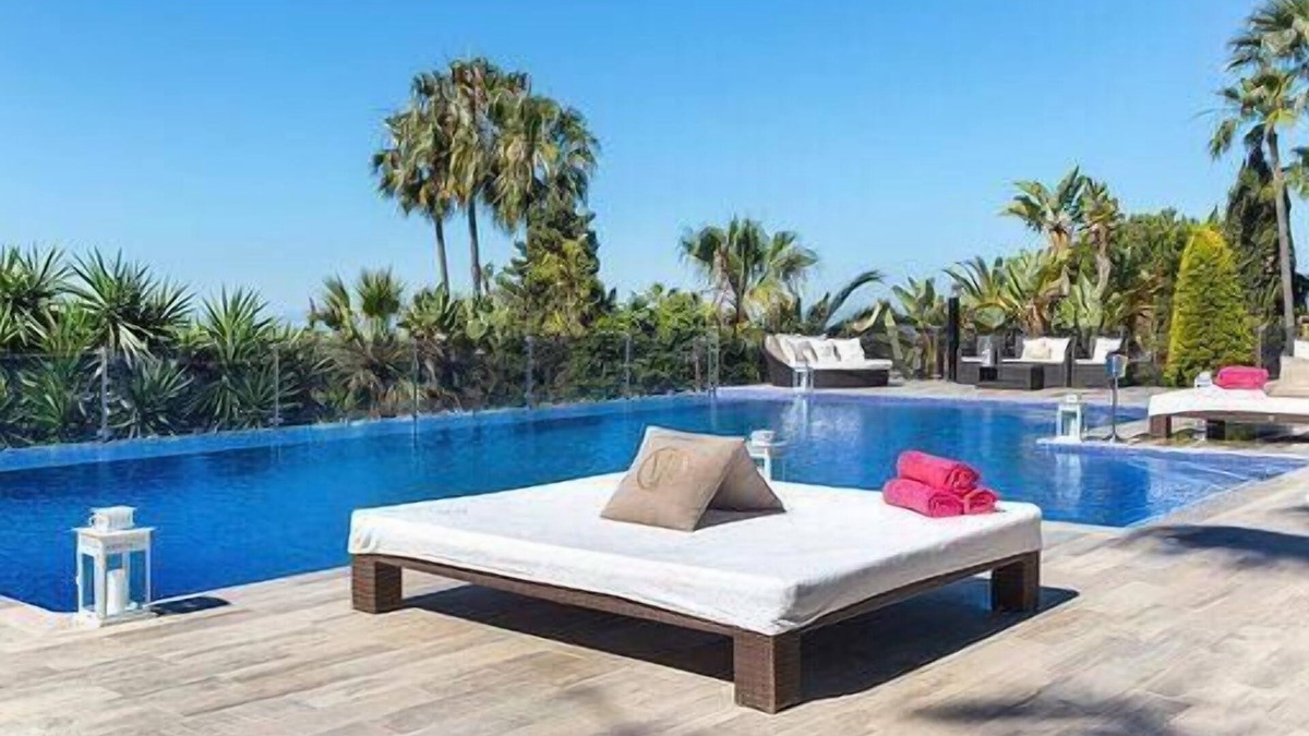 Elviria House | Holiday house Elveria for 1 - 16 persons with 8 bedrooms - Luxury holiday home