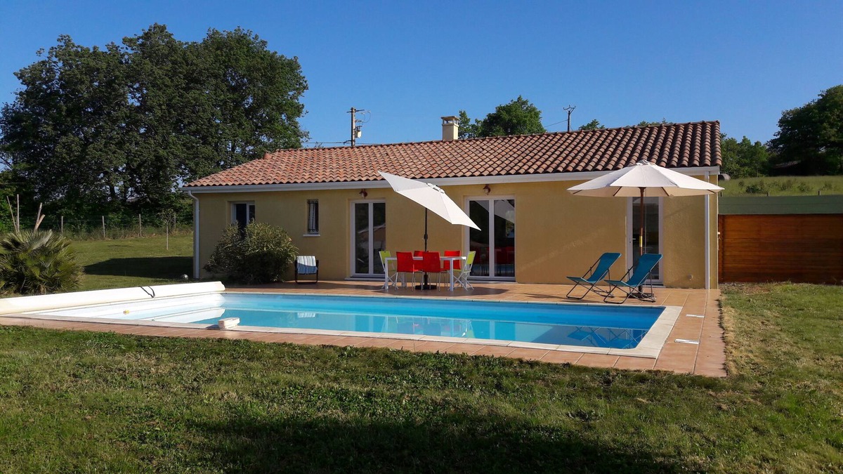 Aignan House | Holiday house facing the Pyrenees
