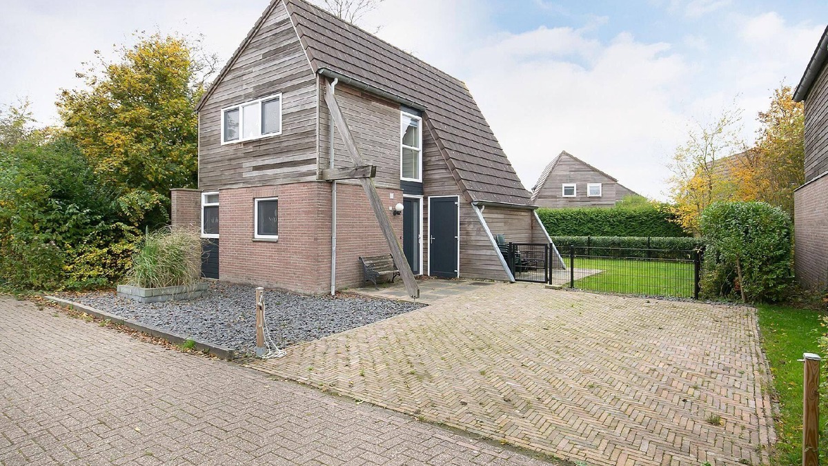 Grou House | Holiday house Grouw for 1 - 6 persons with 3 bedrooms - Holiday house