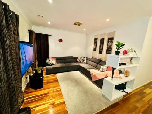 Mernda House | Holiday house in Mernda Free Parking 5 min Walk to Supermarket