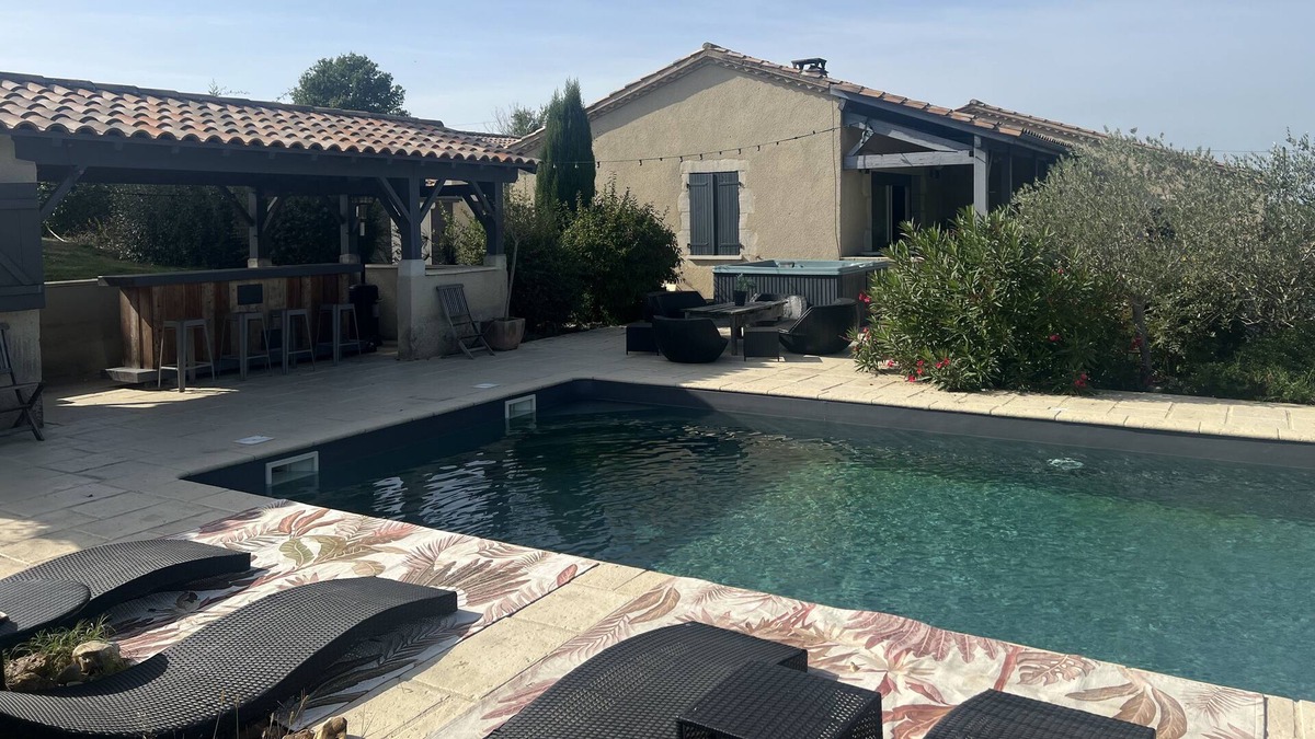 Monflanquin House | Holiday house in the countryside with swimming pool and private jacuzzi. Guaranteed relaxation
