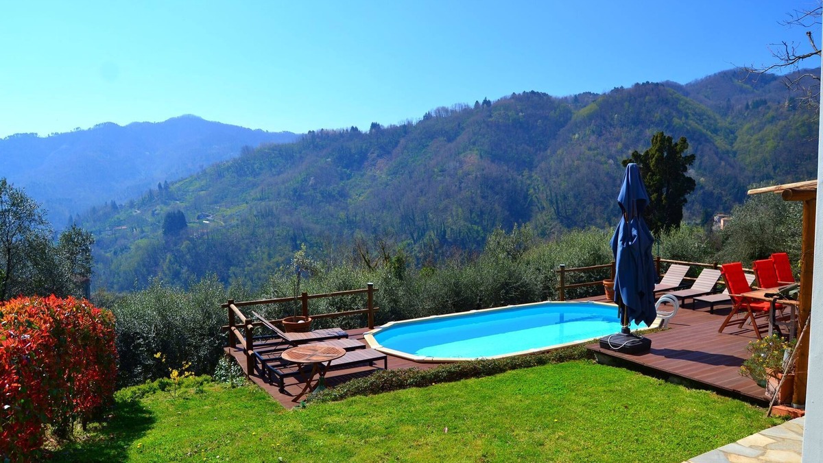 Villabuona House | Holiday House in Lucca with Pool & Valley Views