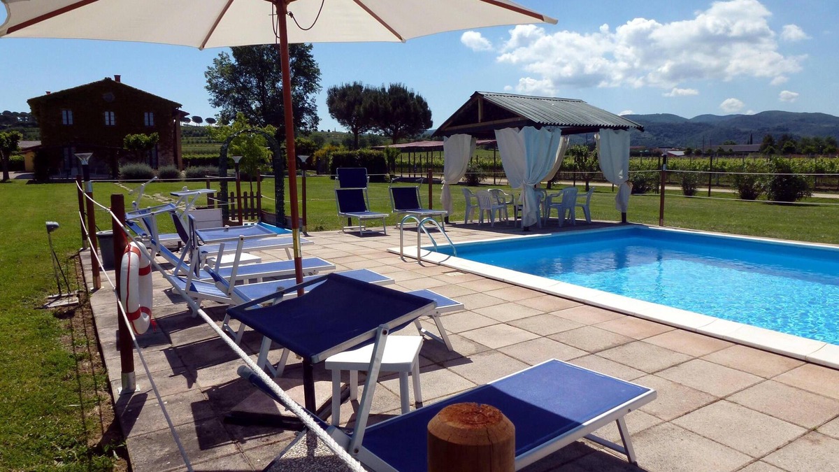 Torgiano House | Holiday house with private pool and whole garden near Assisi. WI-FI