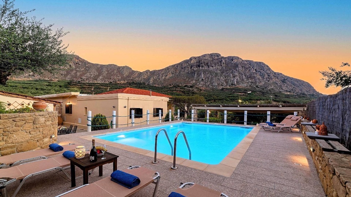 Pervolakia House | Holiday house Kissamos Kriti for 1 - 10 persons with 4 bedrooms - Twin house