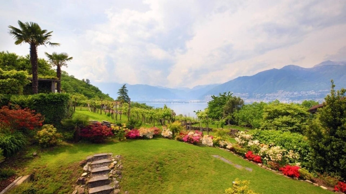 Magadino House | Holiday house Magadino for 1 - 5 persons with 3 bedrooms - Twin house