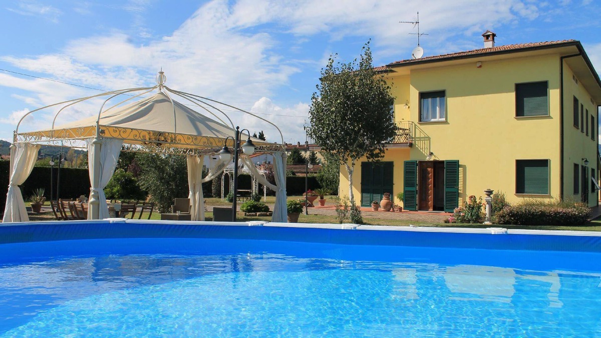 Montecarlo House | Holiday house Montecarlo for 1 - 10 persons with 3 bedrooms - Holiday home