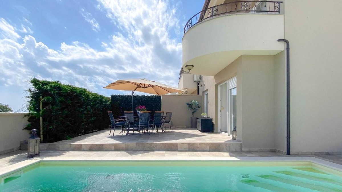 Novigrad House | Holiday house Novigrad for 1 - 6 persons with 3 bedrooms - Holiday home