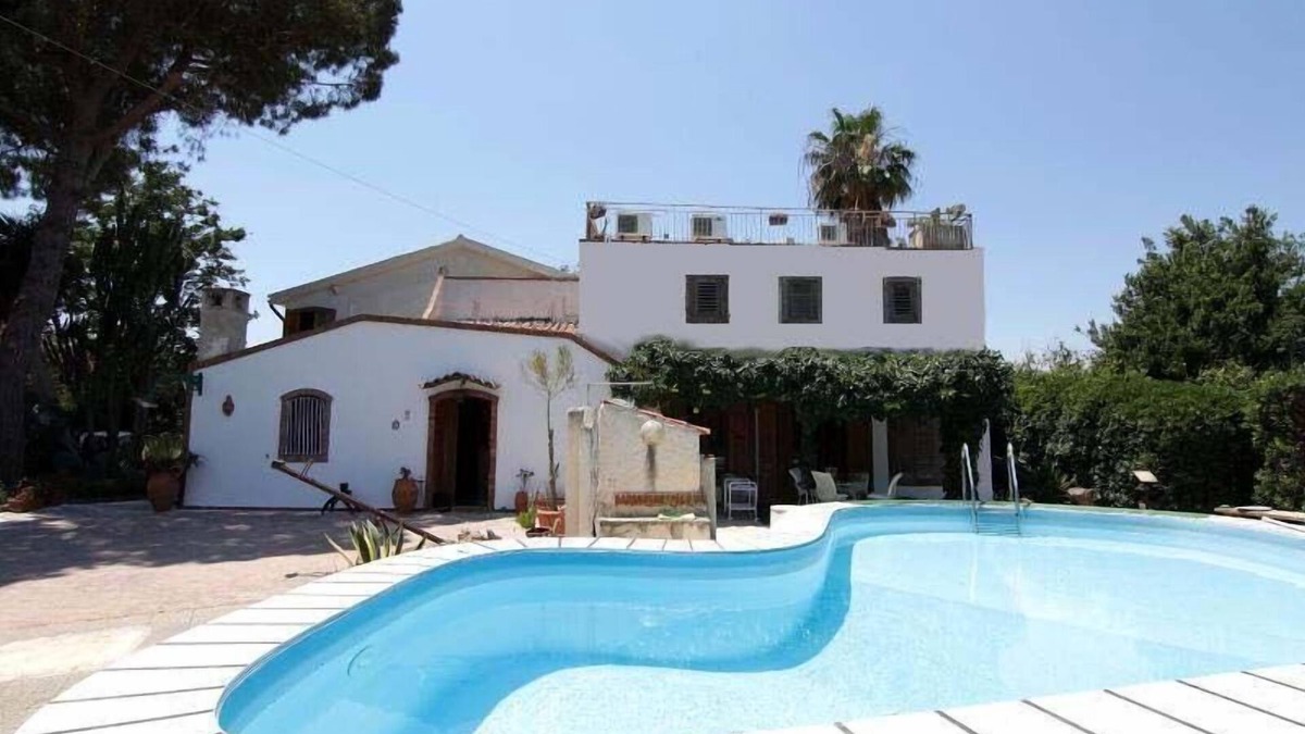 Ognina House | Holiday house Ognina for 4 - 12 persons with 6 bedrooms - Holiday house