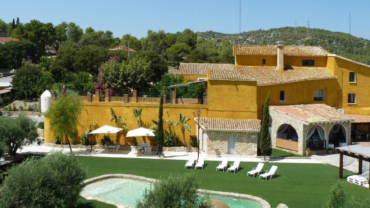 Can Trabal House | Holiday house Olerdola for 1 - 26 persons with 9 bedrooms - Holiday home