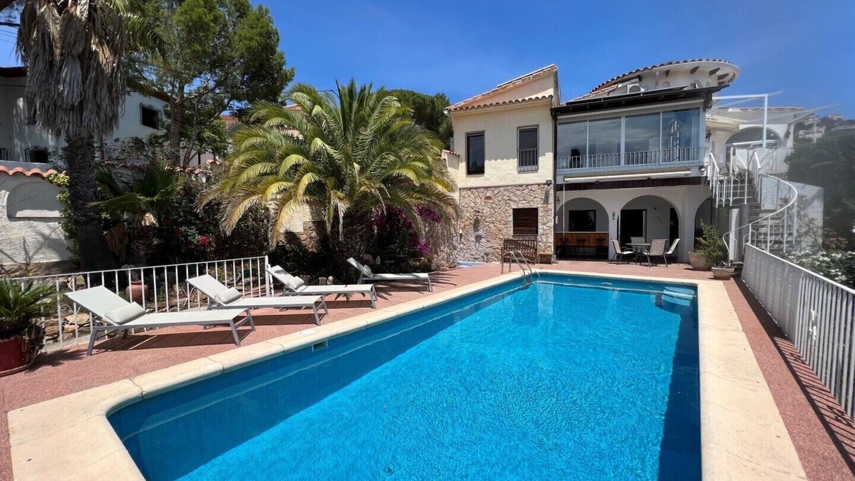 El Mas Fumats House | Holiday house - privatpool + glass fiber, views + aircondition, Wallbox (3,7kW)