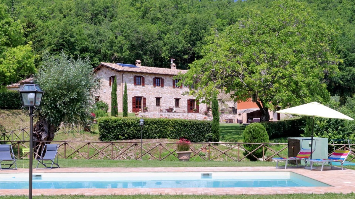 Serrapetrona House | Holiday house Serrapetrona for 1 - 12 persons with 6 bedrooms - Holiday home