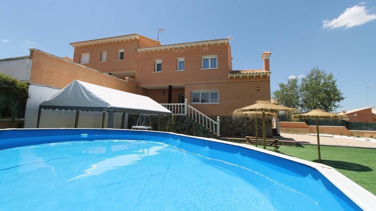 Sesena House | Holiday house Seseña Nuevo for 1 - 12 persons with 4 bedrooms - Holiday home